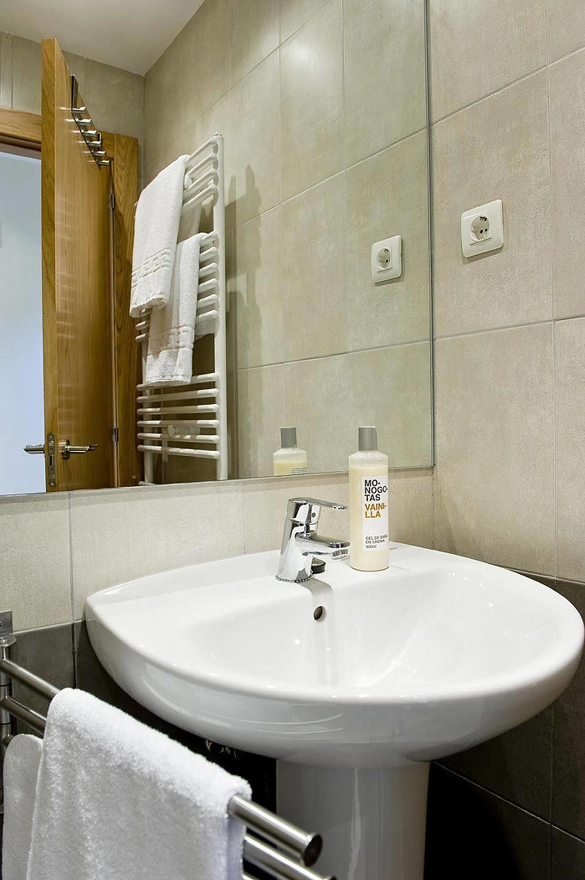 הארו Apartamentos Turisticos Los Zapatos Morados מראה חיצוני תמונה